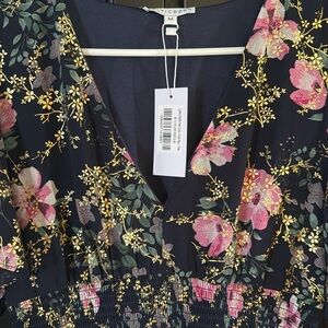 Baltic Born med Navy/Gold short sleeve floral pullover maxi